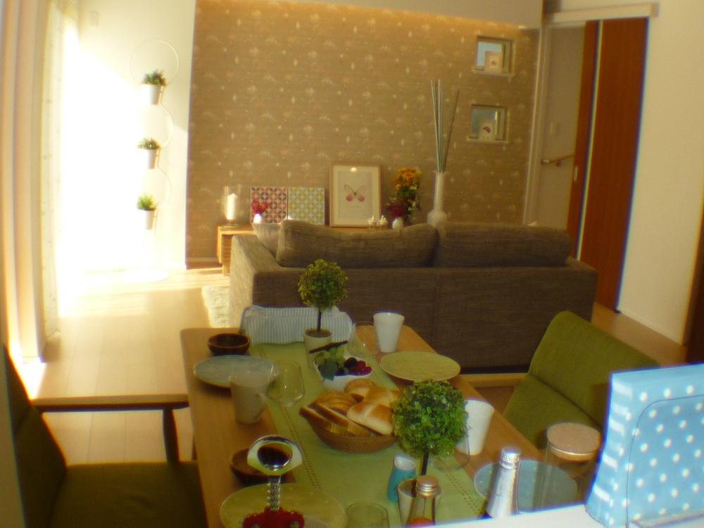 Living. Floor heating is located in the LDK3 places. You can warm the whole room by floor heating.