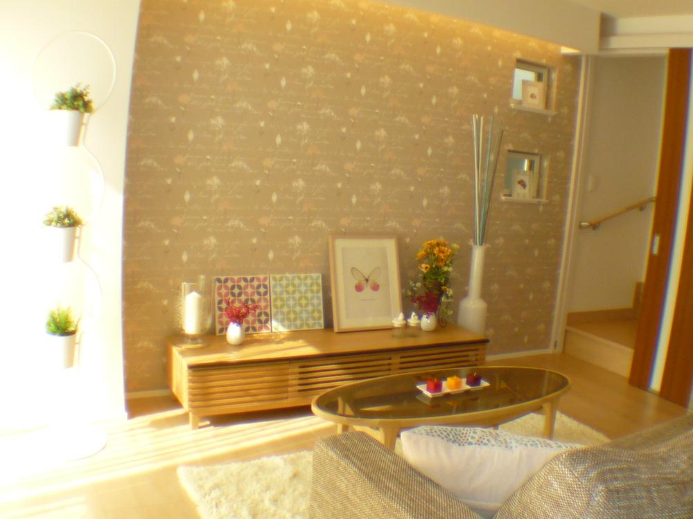 Living. Living-in stairs, It comes with the door but does not continue to escape warm air in winter. The light from the south is a bright living room shine in.