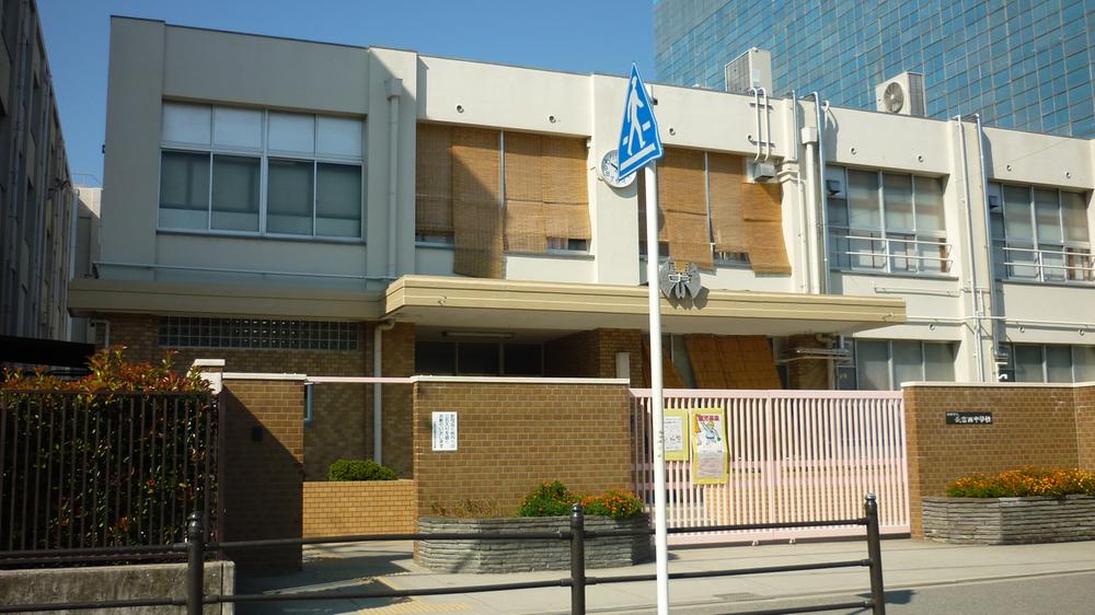Junior high school. Nagahara 1100m to the West Junior High School