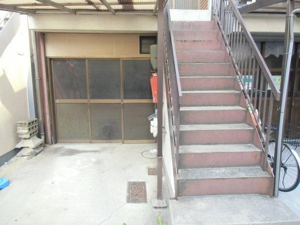 Parking lot. Convenient parking space two possible even when the visitor