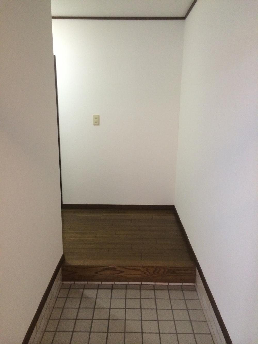 Entrance. Local (01 May 2014) Shooting