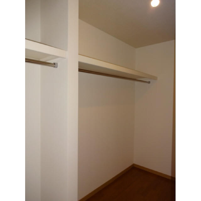 Receipt. Walk-in closet