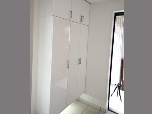 Model house photo. It is a shoebox of a luxurious mirror finish.