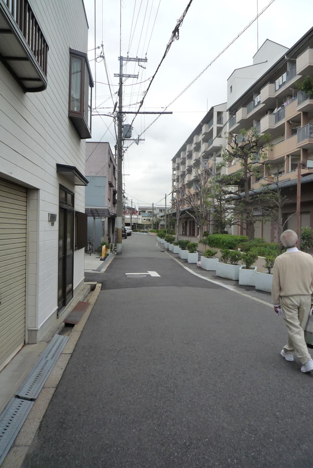 Local photos, including front road. Local (10 May 2013) Shooting