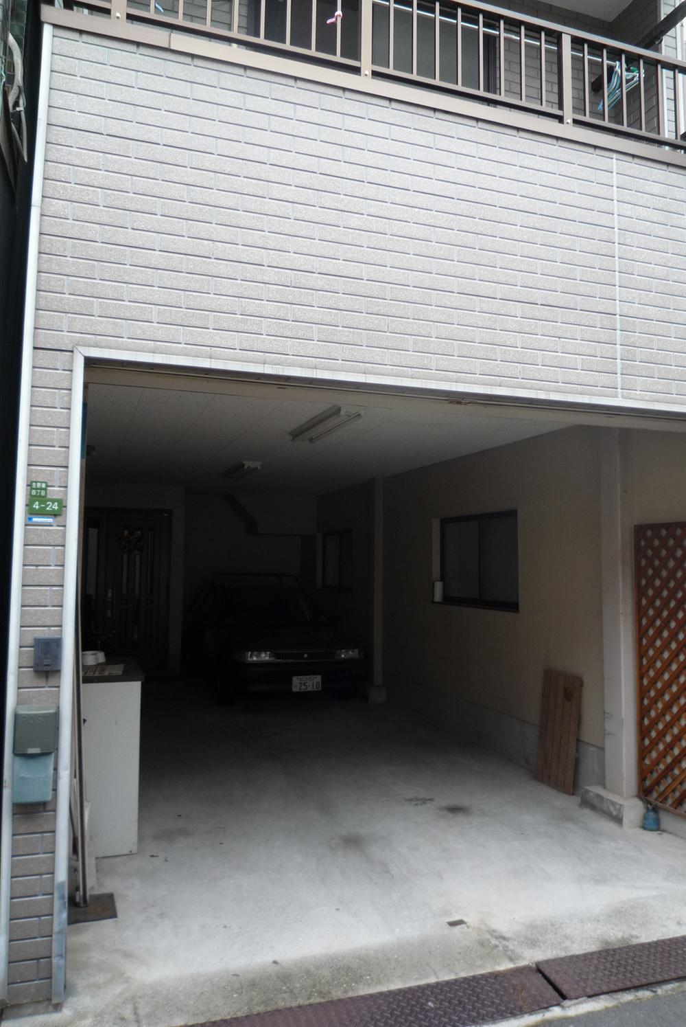 Local appearance photo. Local (10 May 2013) Shooting