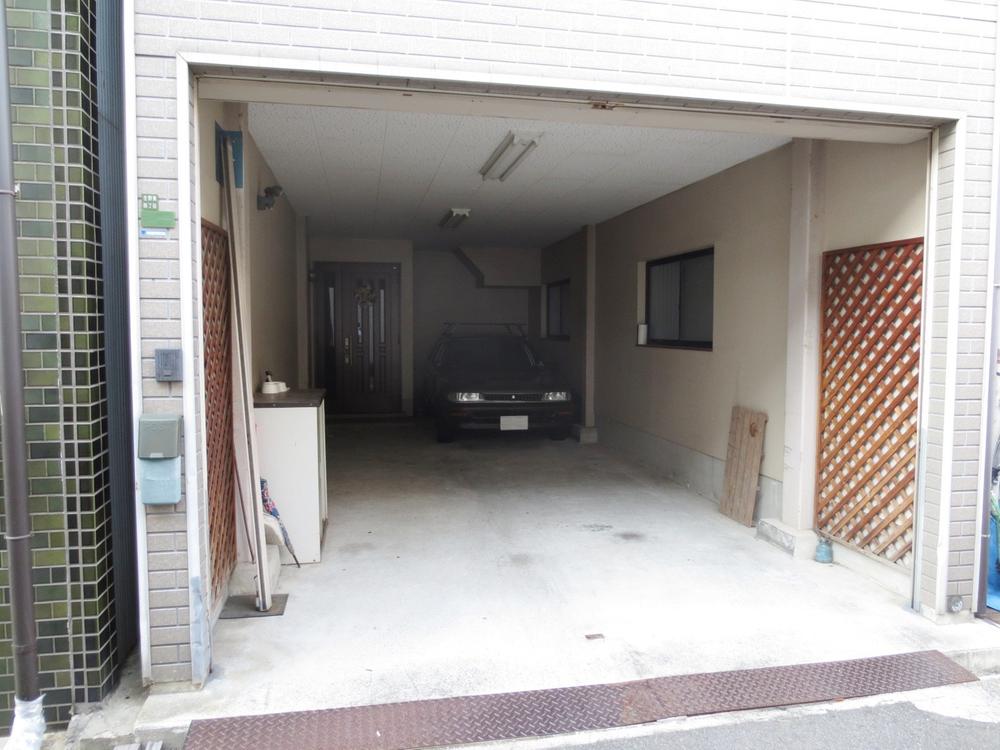 Parking lot. Local (10 May 2013) Shooting