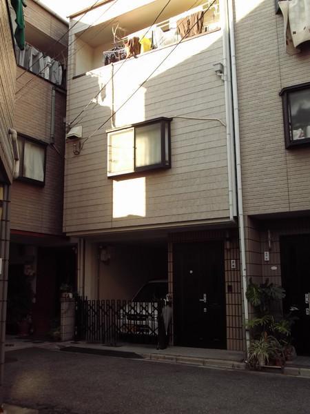 Local appearance photo. A quiet residential area