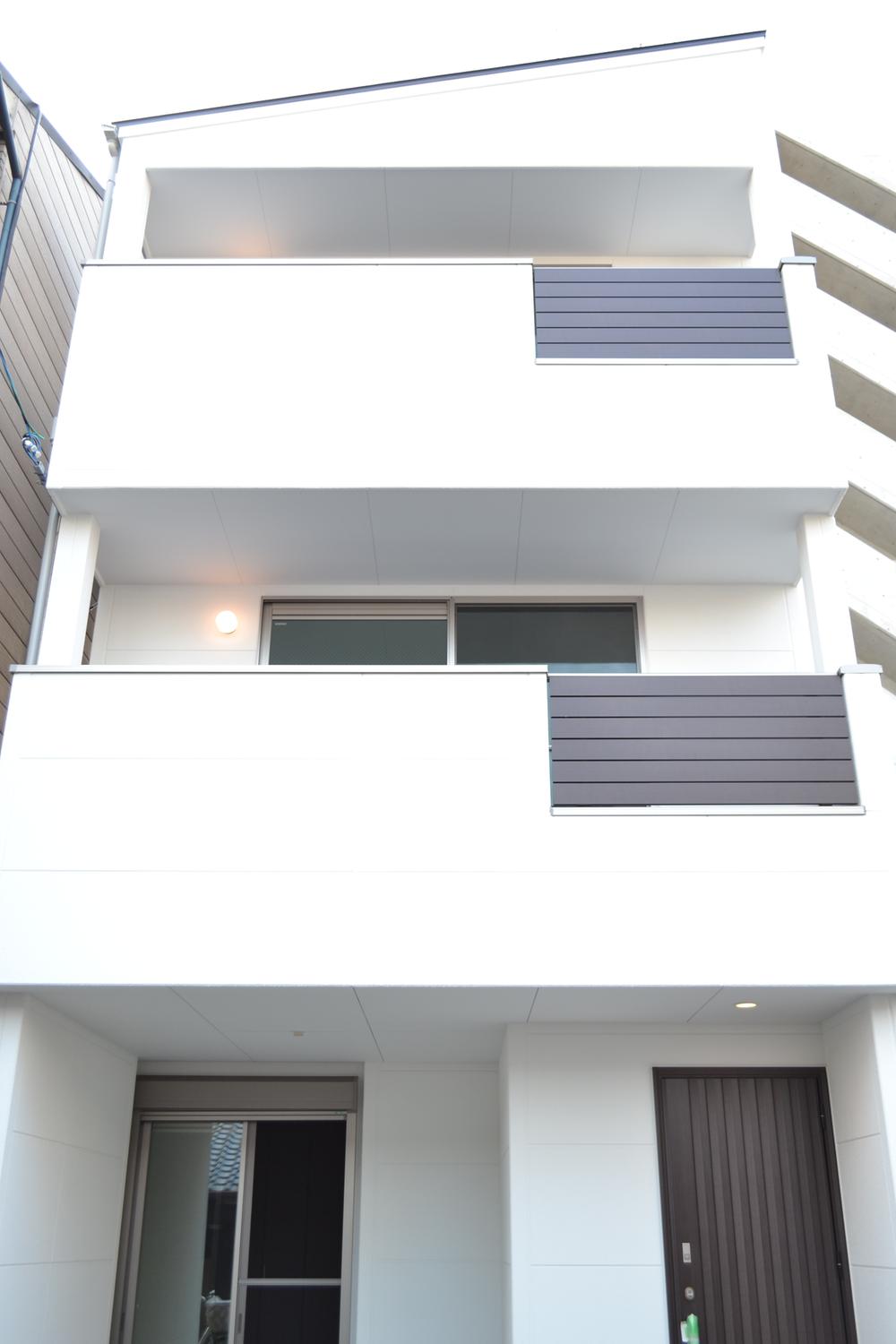 Model house photo. Model house (appearance)