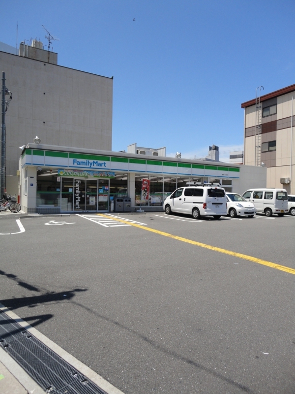 Convenience store. FamilyMart Kuwazu chome store up (convenience store) 259m
