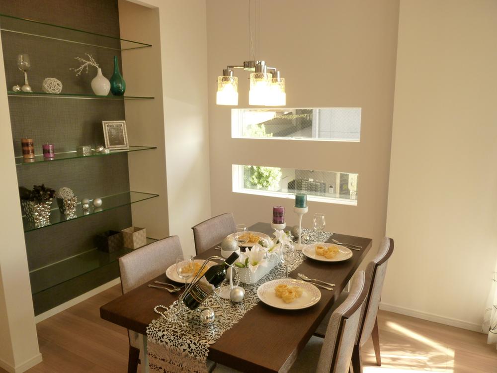 Living. Living expected Figure