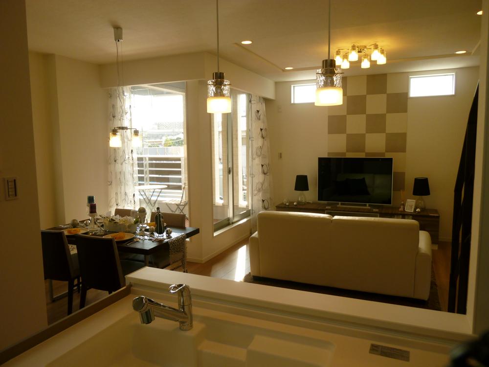 Living. Living expected Figure