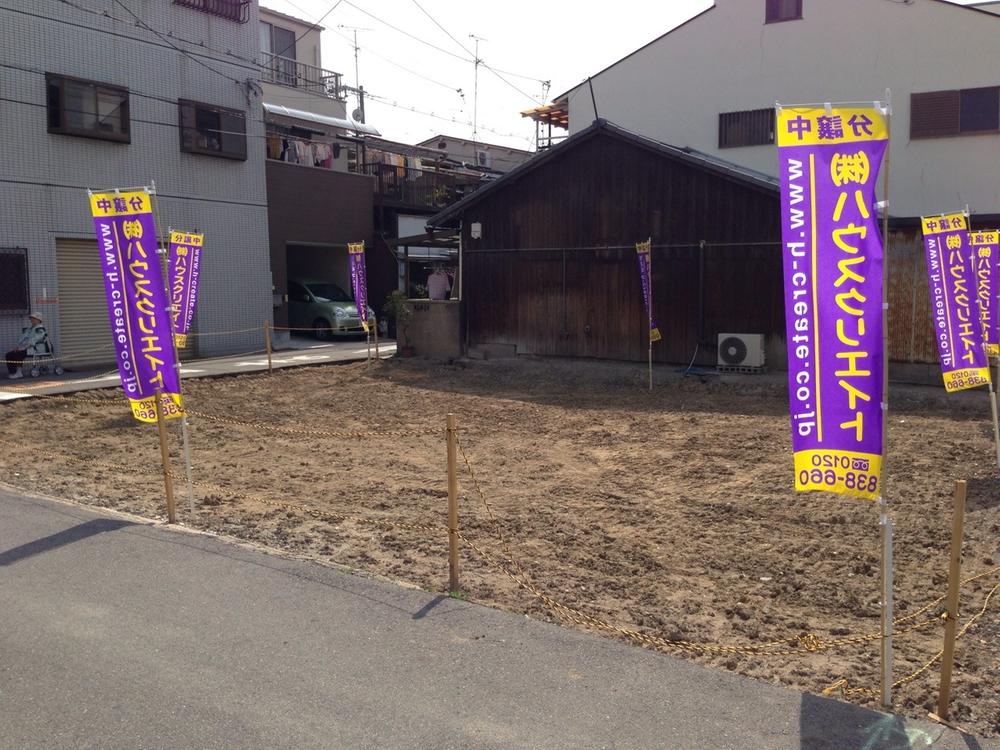 Local photos, including front road. Free design site