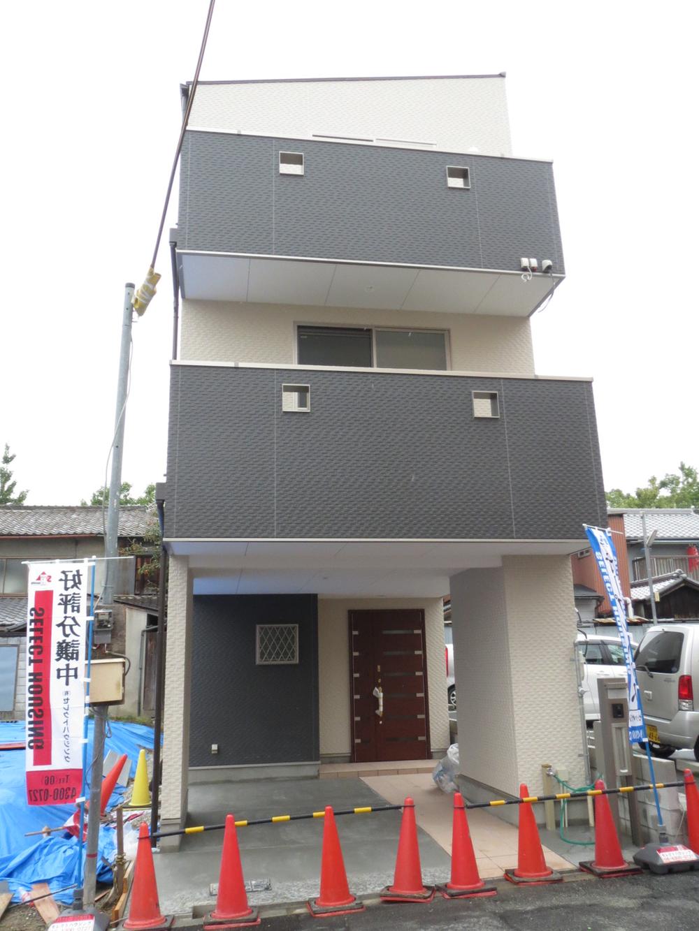 Local appearance photo. Local (10 May 2013) Shooting