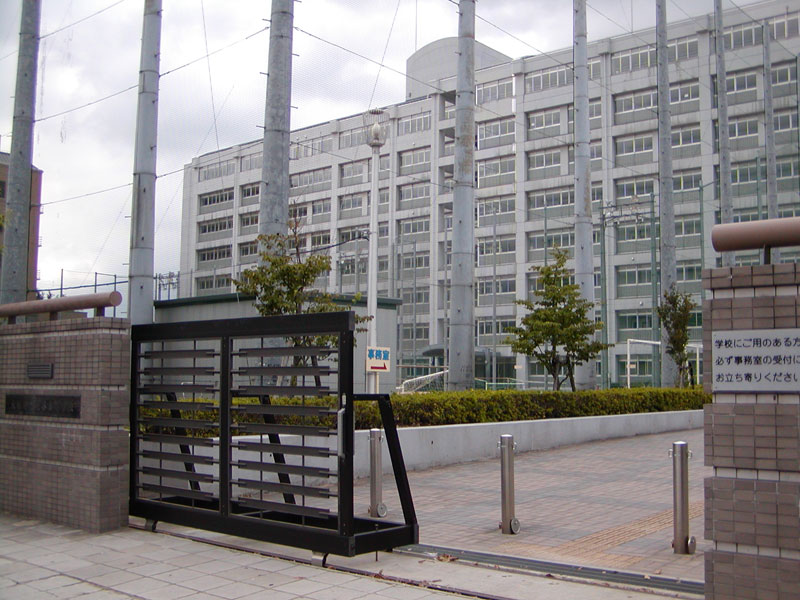 high school ・ College. Osaka Prefectural Momodani High School (High School ・ NCT) to 1805m