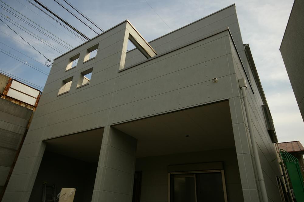 Local appearance photo. Local (11 May 2013) Shooting