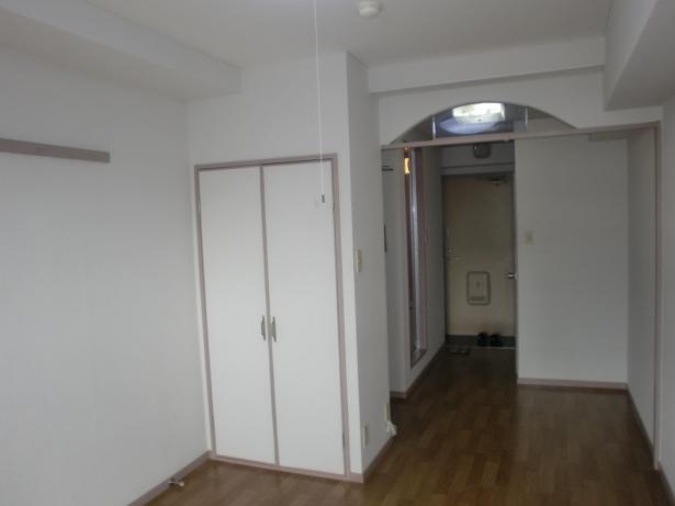 Living and room. Western-style as seen from the front door