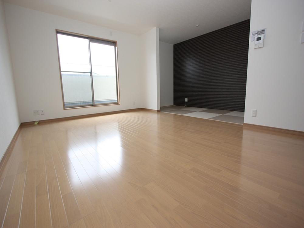 Same specifications photos (living)