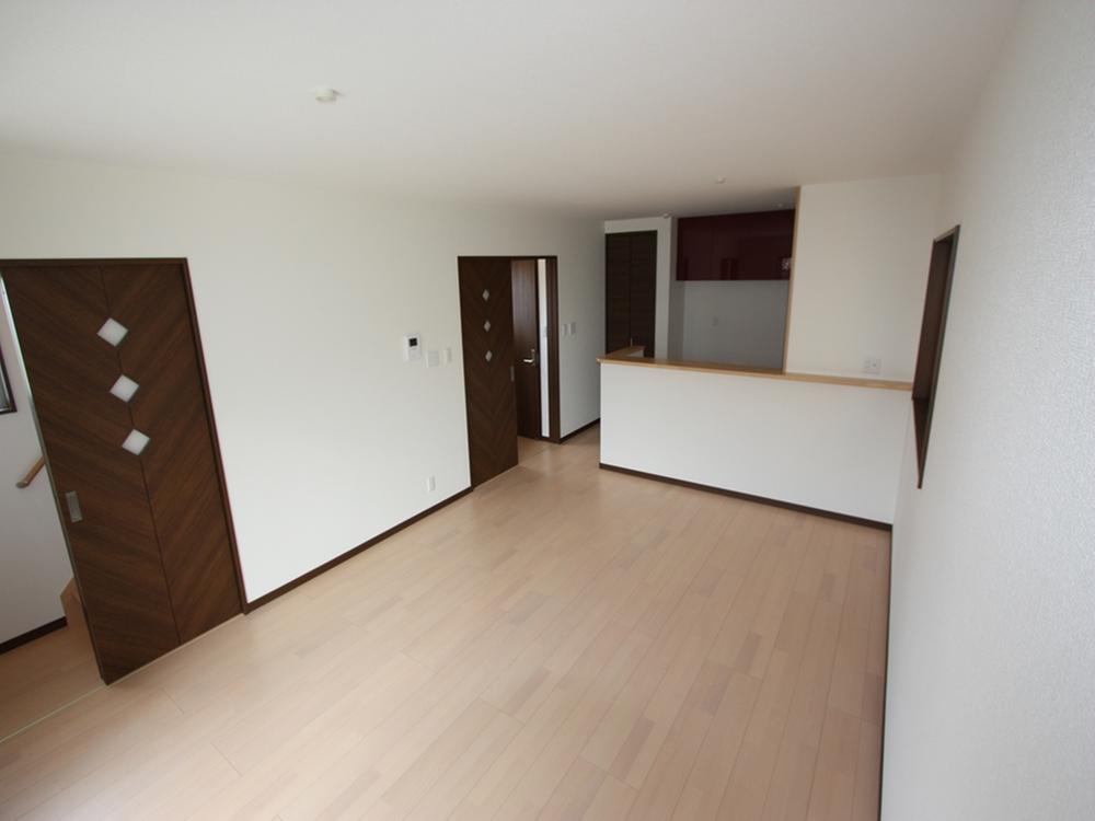 Same specifications photos (living)