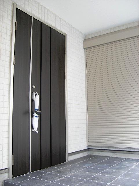 Entrance. Example of construction