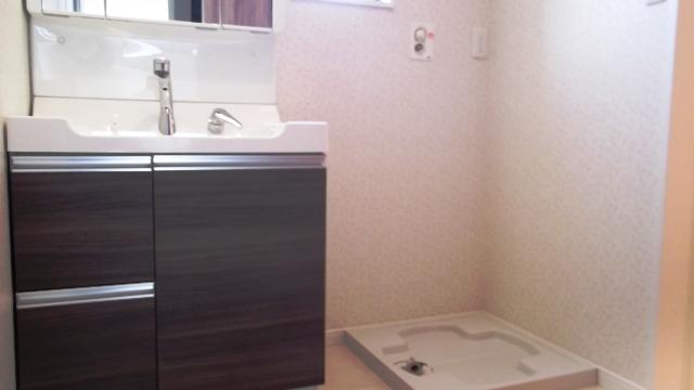 Wash basin, toilet. Example of construction