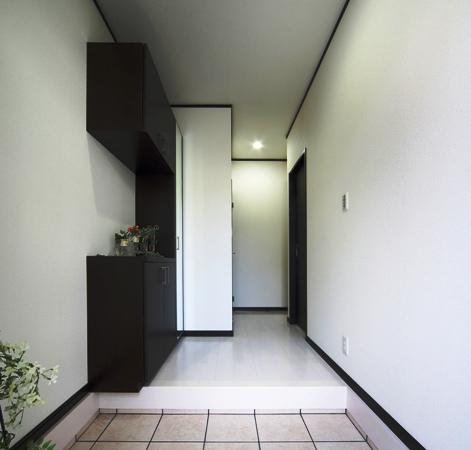 Entrance. Same specifications