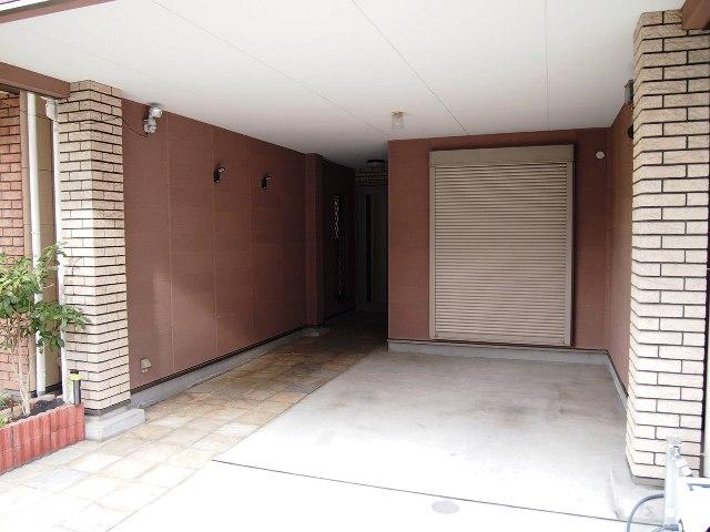 Local appearance photo. garage