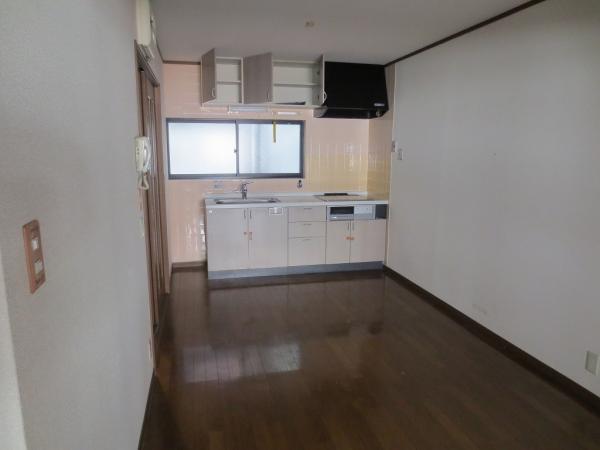 Living. Second floor Living 9 Pledge