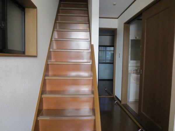 Entrance. Entrance Basin on the right hand side, bus There are Western-style in the back