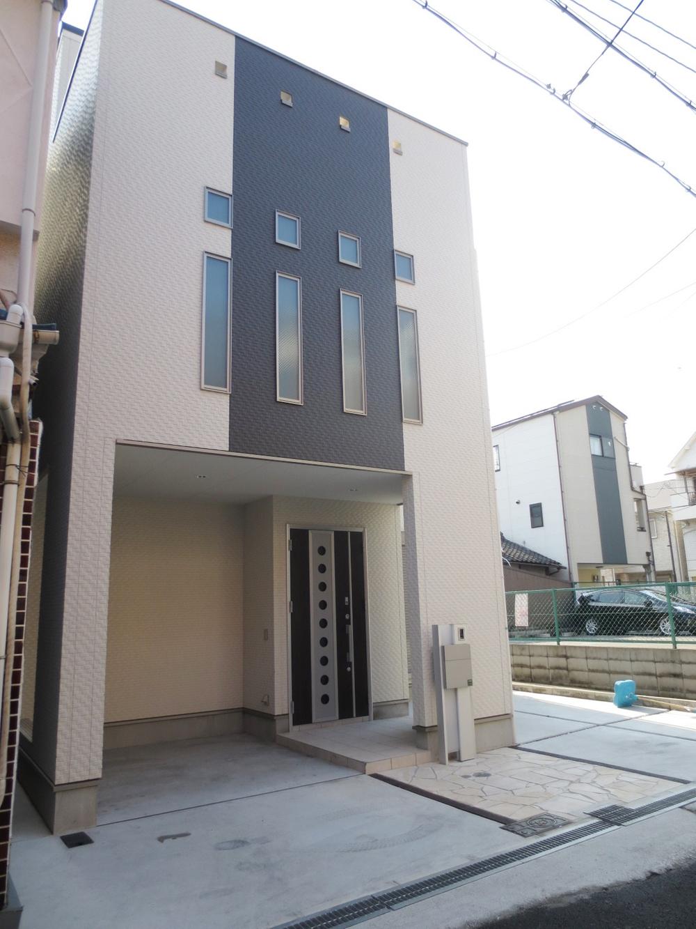 Local appearance photo. Local (12 May 2013) Shooting