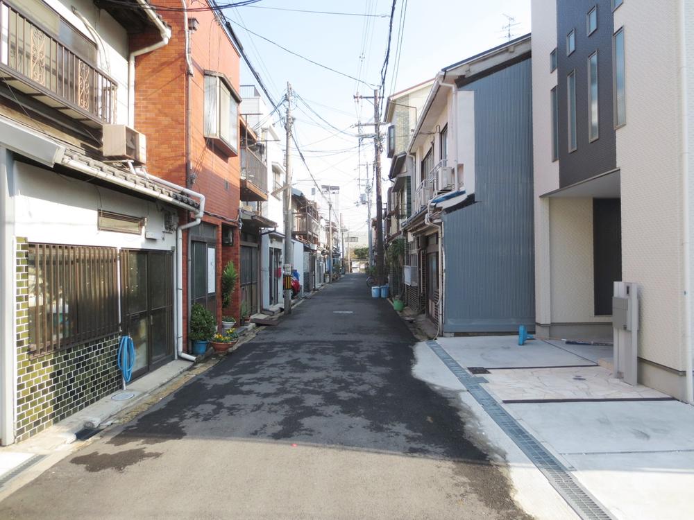 Local photos, including front road. Local (12 May 2012) shooting