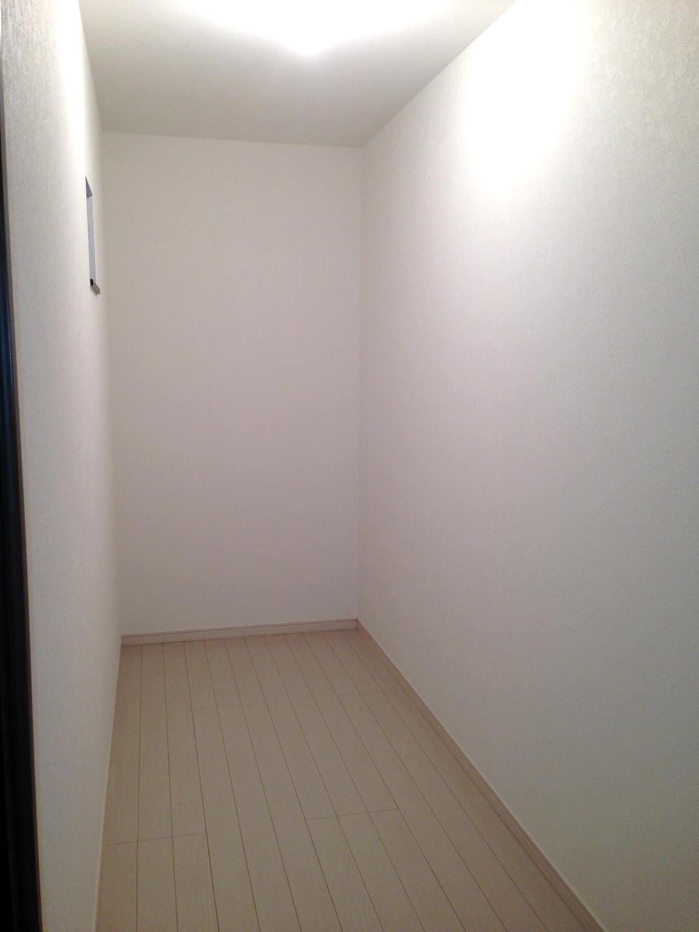 Receipt. 1F entrance next to 2.5 Pledge of large storage ・ Camping equipment and storage allowed to snowboard!