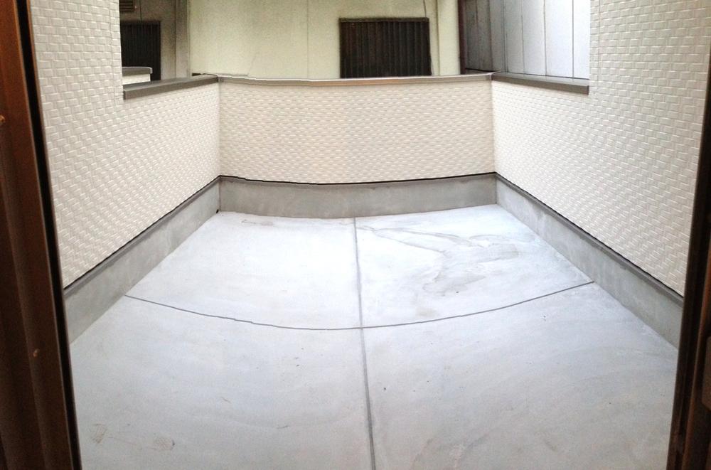 Balcony. November 23 (local balcony) waterproof treatment also solid.