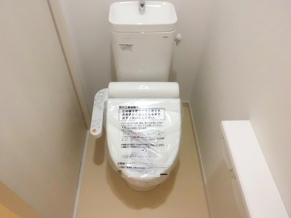 Toilet. Indoor (11 May 2013) Shooting