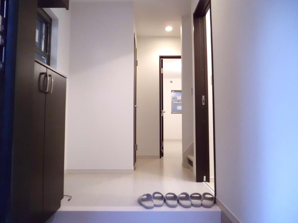 Entrance. Entrance (November 2013) Shooting