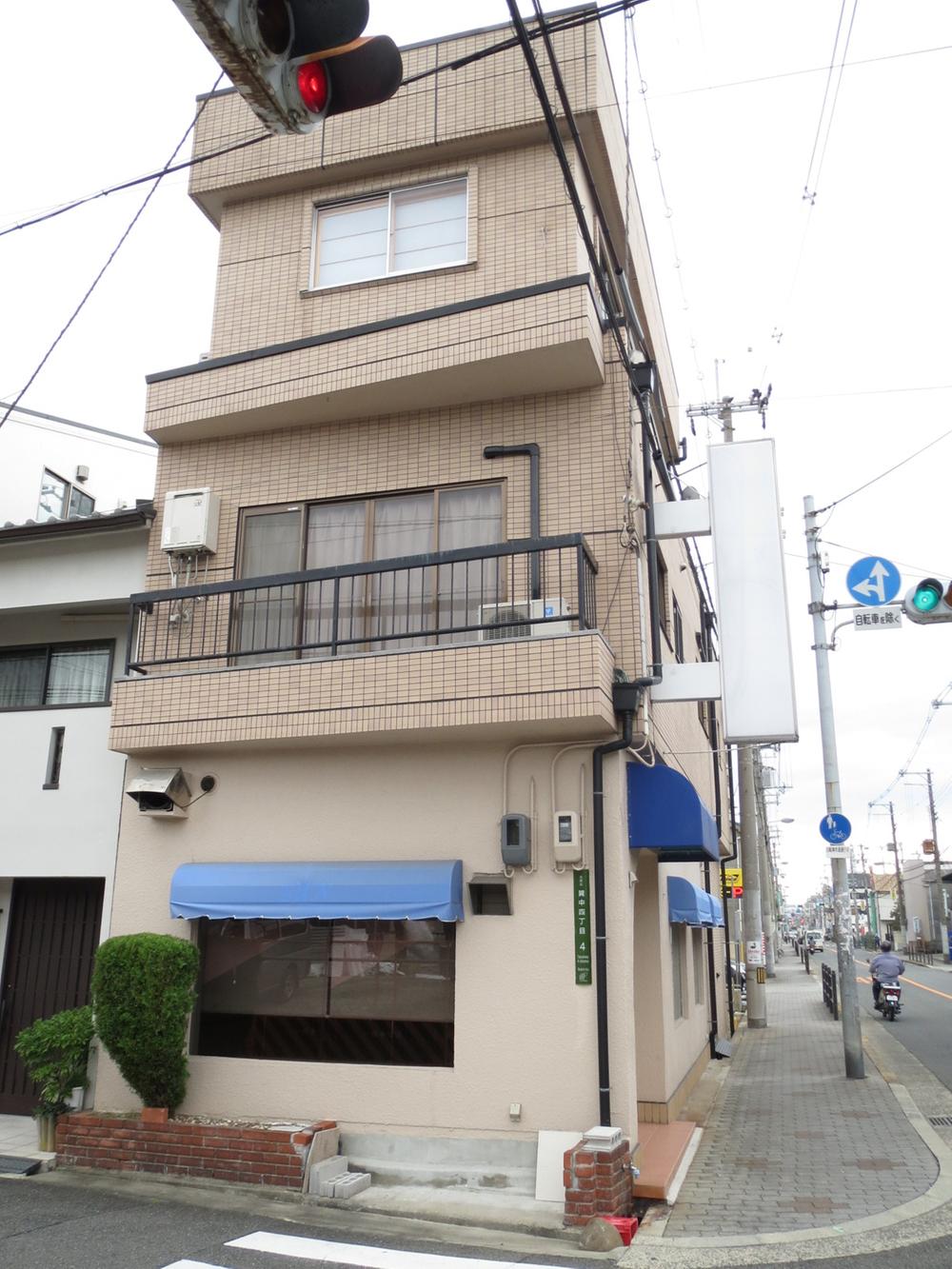 Local appearance photo. Local (12 May 2013) Shooting