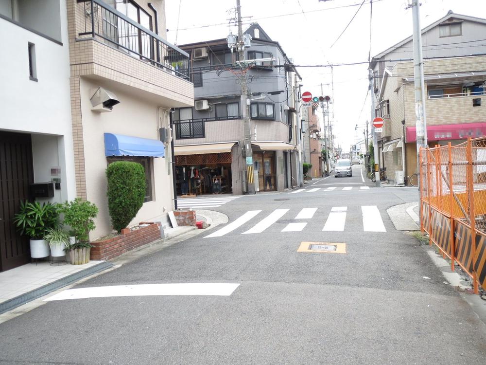 Local photos, including front road. Local (12 May 2013) Shooting