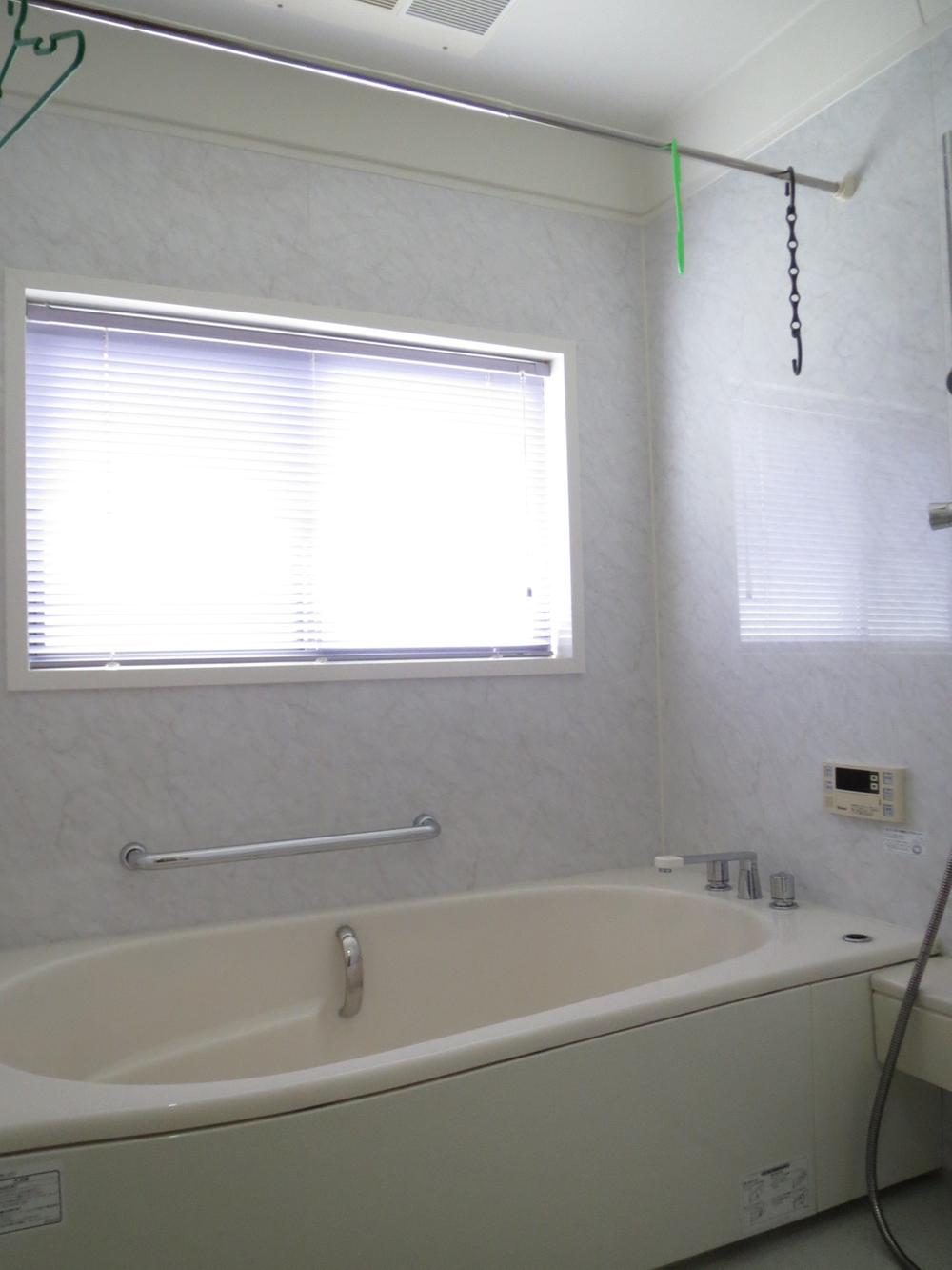 Bathroom. 2nd floor: bathroom