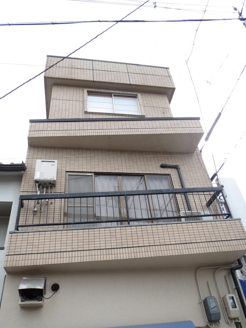 Local appearance photo. Local (12 May 2013) Shooting