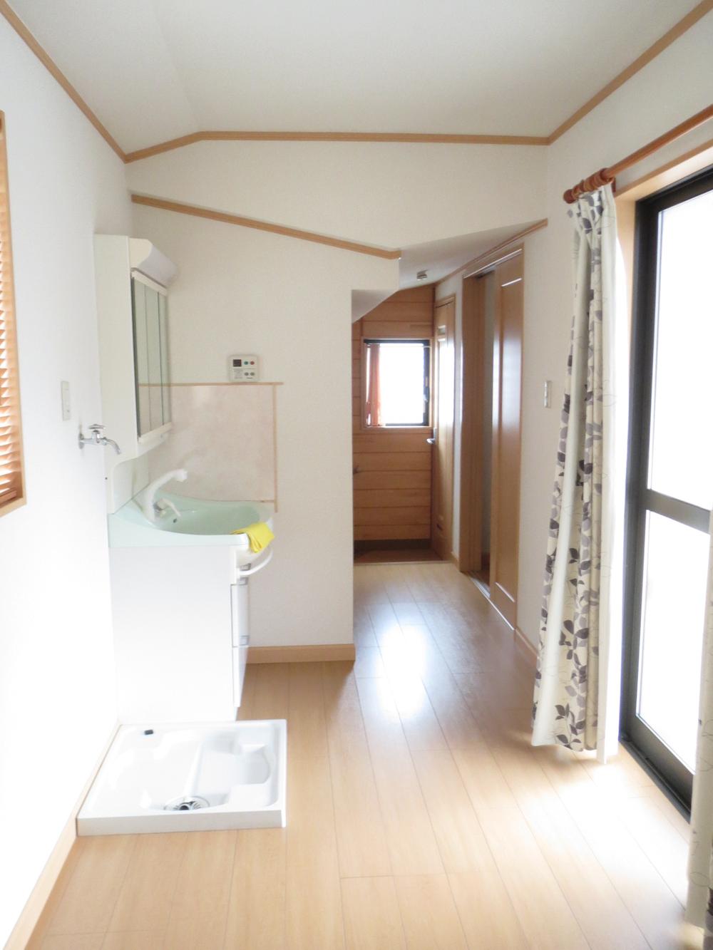 Other introspection. Third floor: balcony before