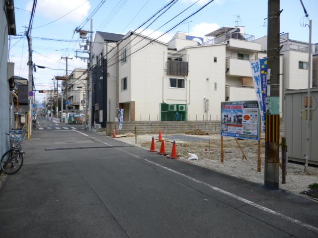 Local photos, including front road. Local (February 2013) Shooting