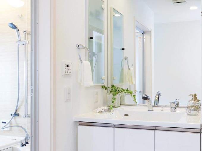 Wash basin, toilet. Other construction site