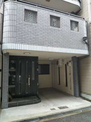 Local appearance photo. Building appearance (1)