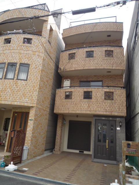 Local appearance photo. Local (02 May 2012) shooting