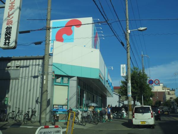 Supermarket. Peripheral 1400m until Superman generations