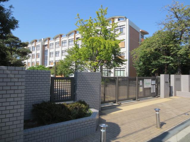 Junior high school. 952m to Osaka Municipal Ikuno junior high school