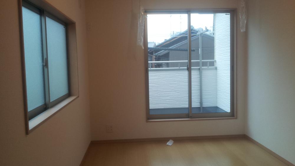 Non-living room. 6 Pledge over each room