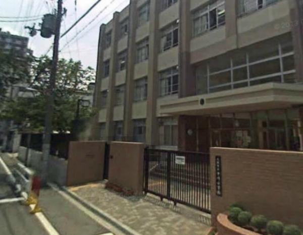 Primary school. Osaka Tatsunaka River Elementary School 300m to 300m in Osaka Tatsunaka River Elementary School 300m