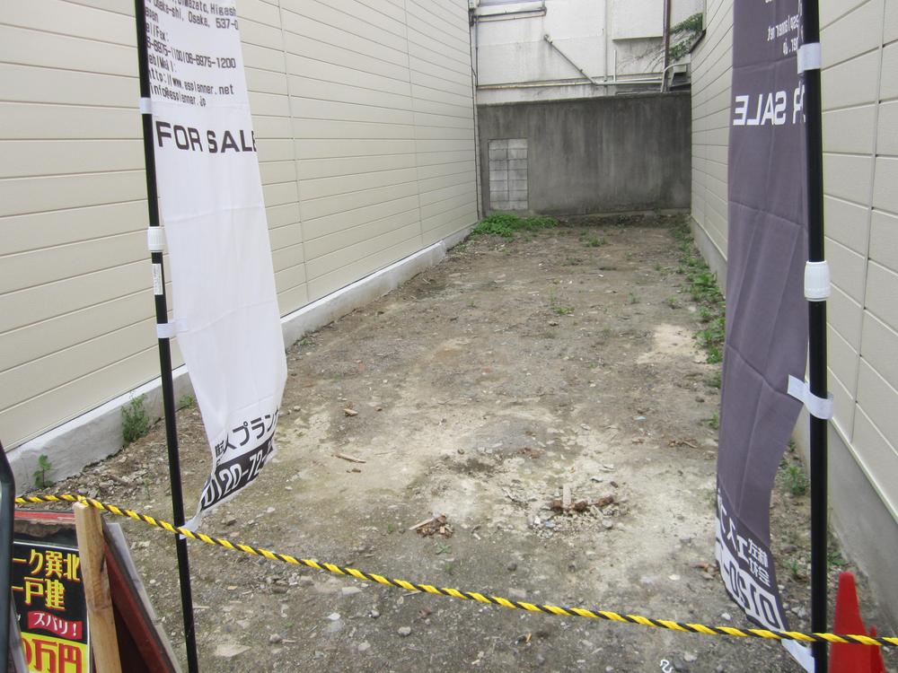 Other local. It is a good location of "Kita Tatsumi Station" 3-minute walk.