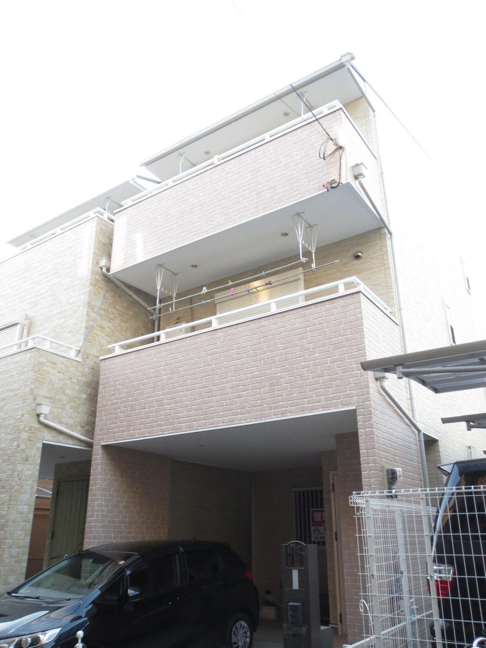 Local appearance photo. Local (12 May 2013) Shooting