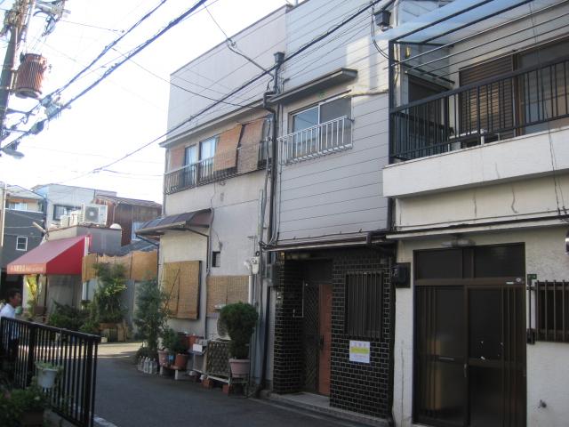 Local appearance photo. Local (09 May 2013) Shooting